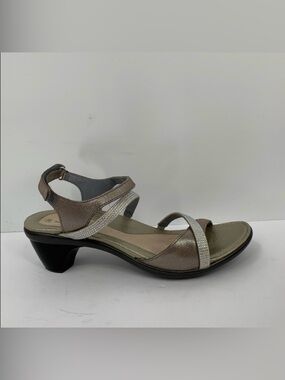 NAOT Innovate strappy sandal shoe silver leather rhinestone crystal EUC 40 9